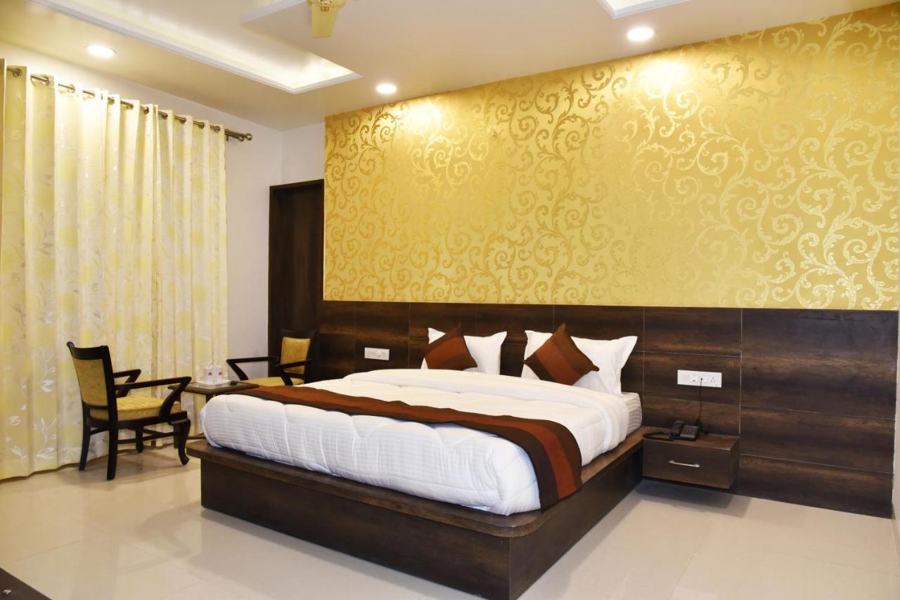 Hotel Hollywood Heights Amritsar Exterior photo